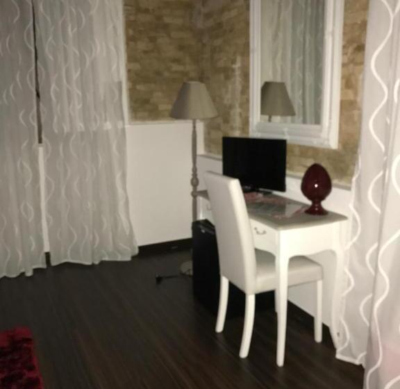 חדר בסיסי לשלושה, B&b S.antonio