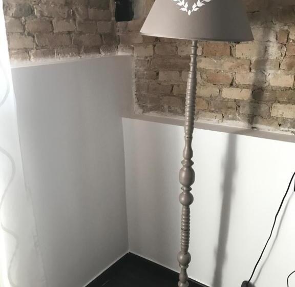 חדר בסיסי לשלושה, B&b S.antonio