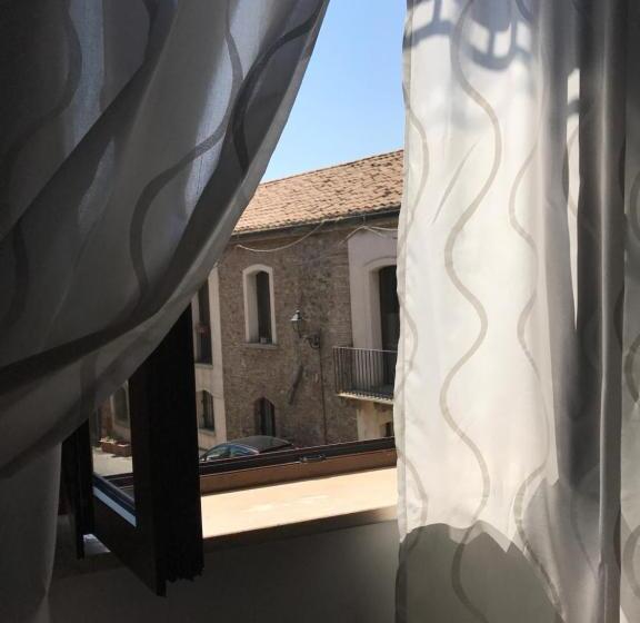 חדר בסיסי לשלושה, B&b S.antonio