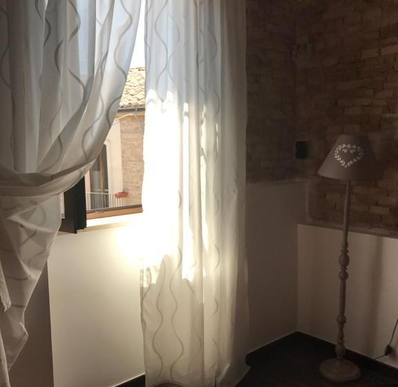 基本三人间, B&b S.antonio