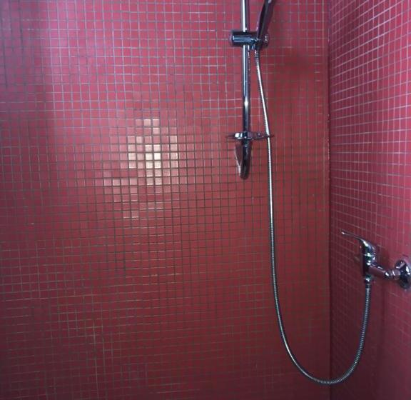 חדר בסיסי לשלושה, B&b S.antonio