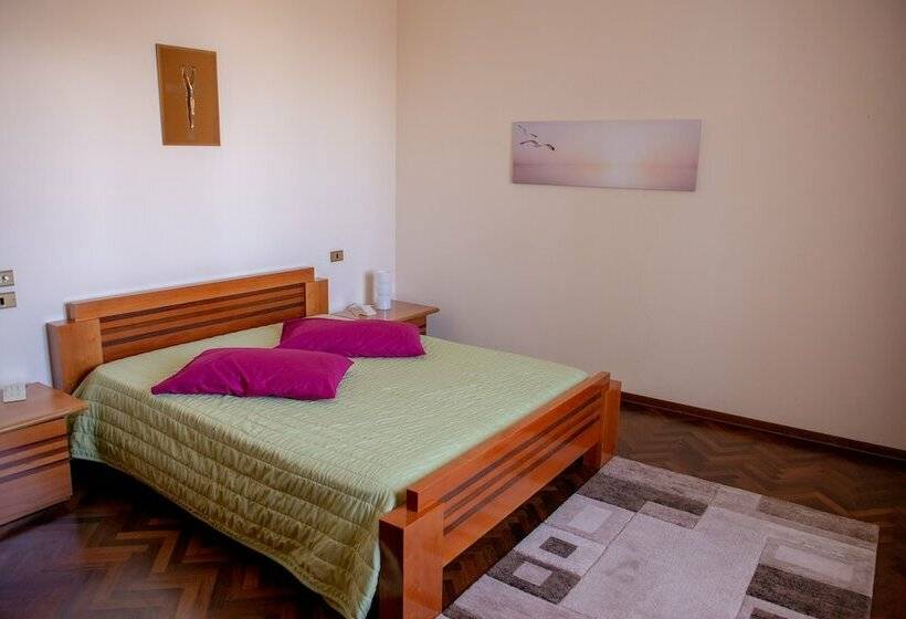 فيلا 4 غرف نوم, Villa Rosa