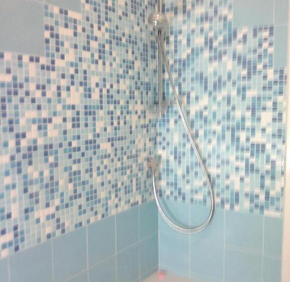 غرفة قياسية ثلاثية حمام مشترك, B&b In Centro