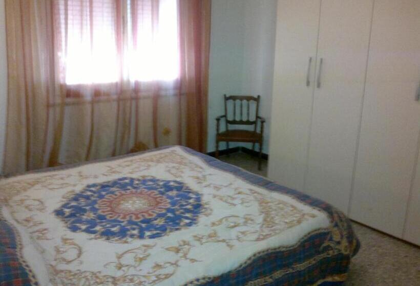 غرفة قياسية ثلاثية حمام مشترك, B&b In Centro