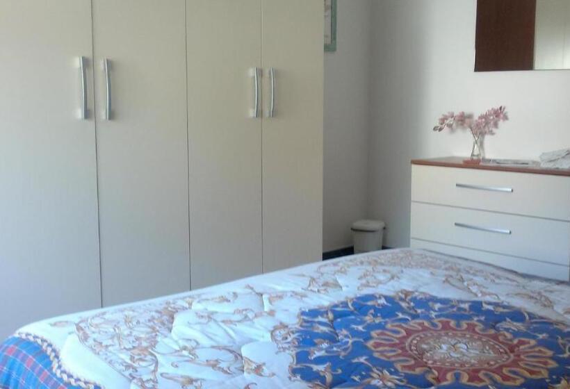 غرفة قياسية ثلاثية حمام مشترك, B&b In Centro