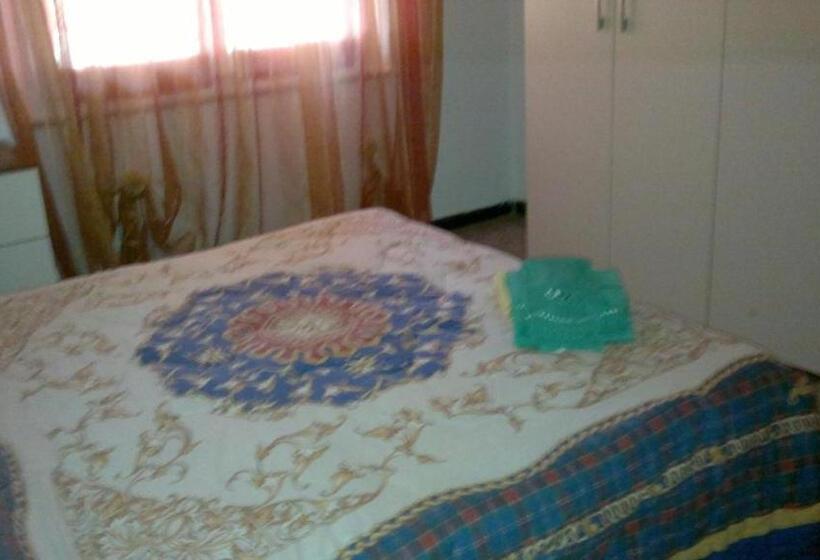 غرفة قياسية ثلاثية حمام مشترك, B&b In Centro