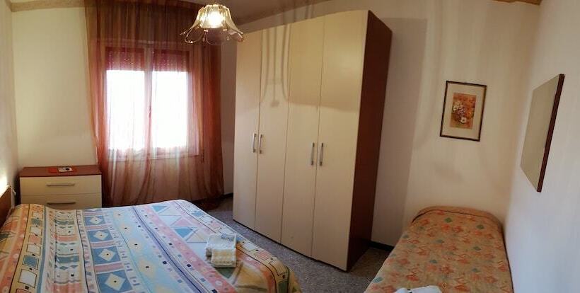 غرفة قياسية ثلاثية حمام مشترك, B&b In Centro