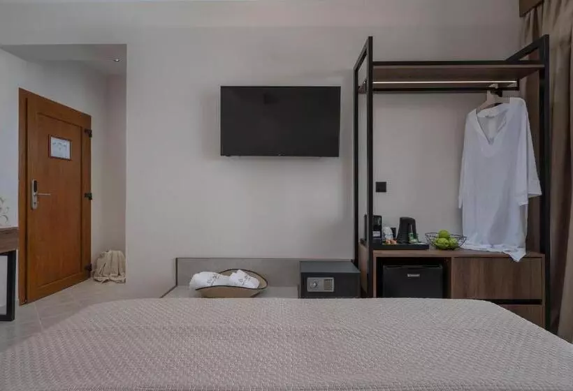 اتاق اساندارد با چشم‌انداز جانبی به دریا, Alia Palace Hotel   Adults Only 16+