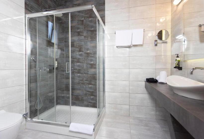 جناح جونيور مزوَّد بحمام سباحة, Alia Palace Hotel   Adults Only 16+