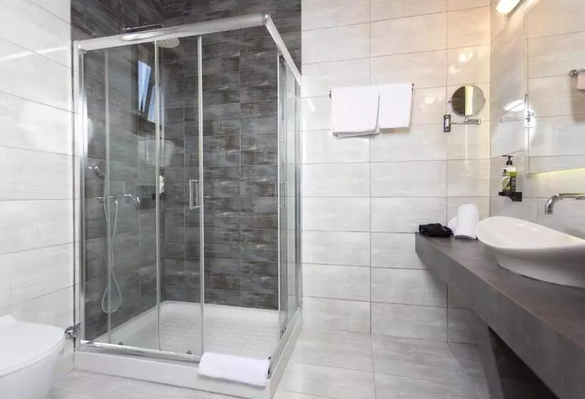 سوئیت جونیور با استخر, Alia Palace Hotel   Adults Only 16+