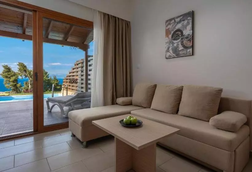 سوئیت جونیور با استخر, Alia Palace Hotel   Adults Only 16+