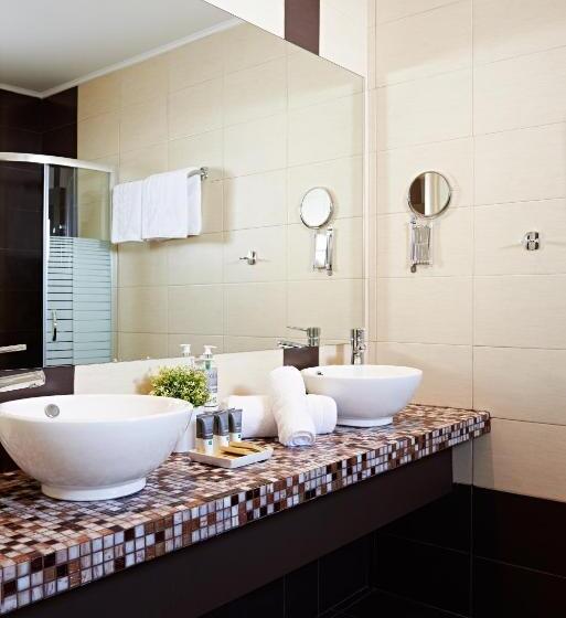 جناح جونيور مزوَّد بحمام سباحة, Alia Palace Hotel   Adults Only 16+