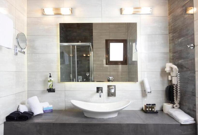 جناح جونيور مزوَّد بحمام سباحة, Alia Palace Hotel   Adults Only 16+