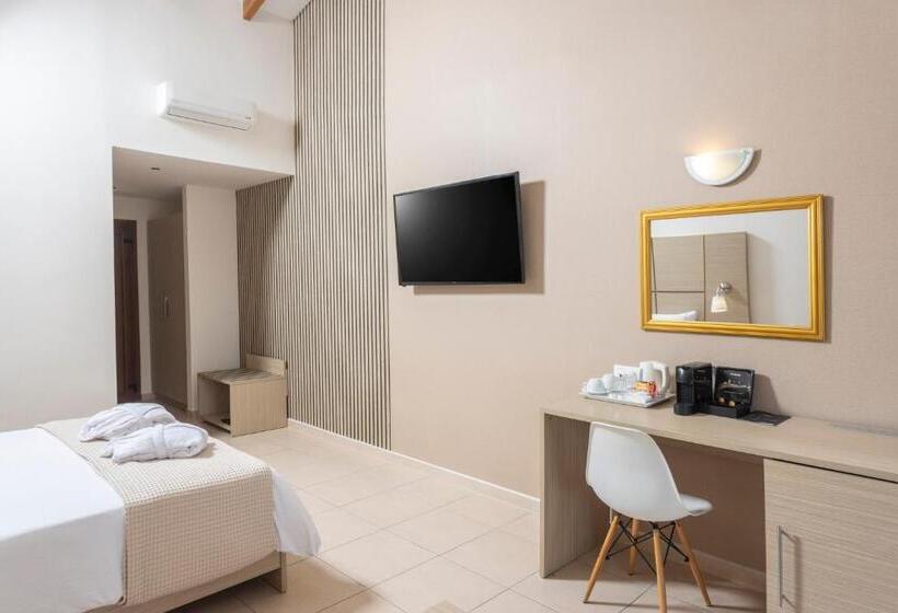 جناح جونيور مزوَّد بحمام سباحة, Alia Palace Hotel   Adults Only 16+