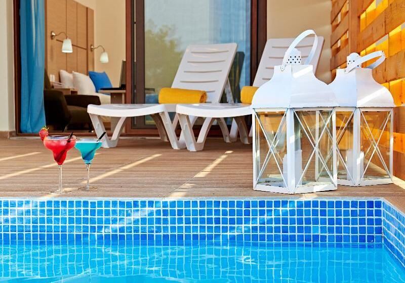 جناح جونيور مزوَّد بحمام سباحة, Alia Palace Hotel   Adults Only 16+