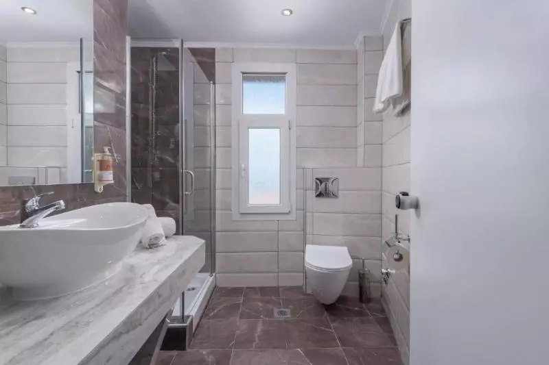 اتاق اساندارد با چشم‌انداز جانبی به دریا, Alia Palace Hotel   Adults Only 16+