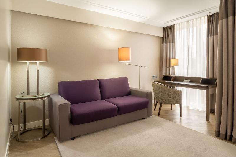 استودیوی سوپریور, Apartamentos Castaví