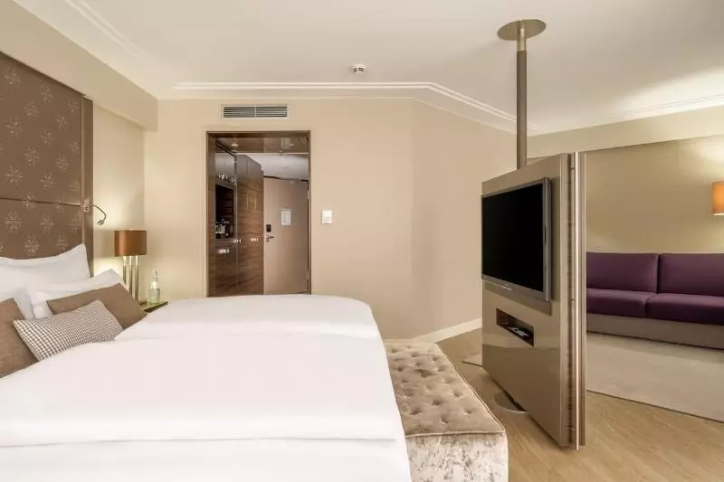استودیوی سوپریور, Apartamentos Castaví