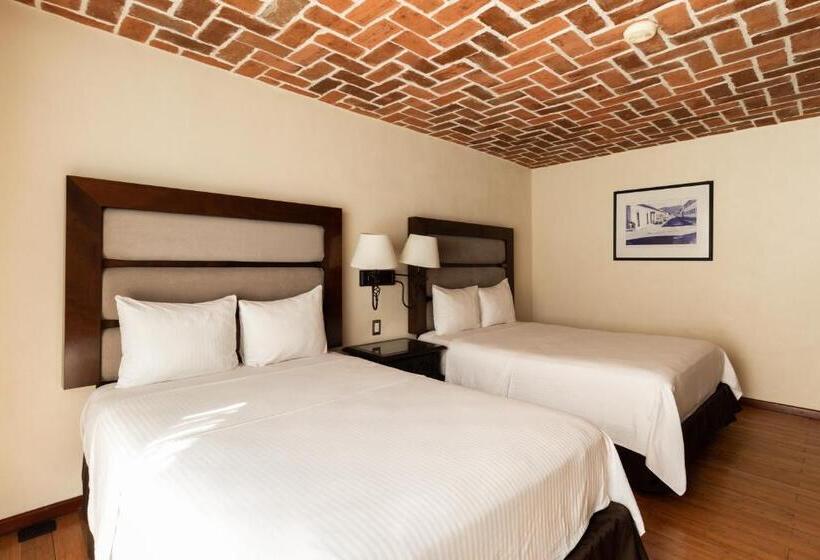 带2个双人床的标准工作室, Es Villa Mercedes San Cristobal