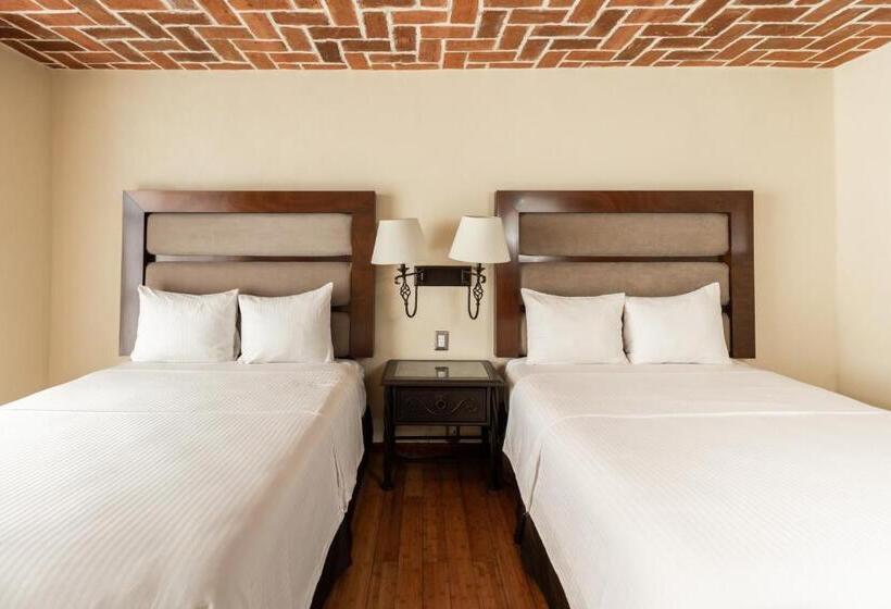 带2个双人床的标准工作室, Es Villa Mercedes San Cristobal