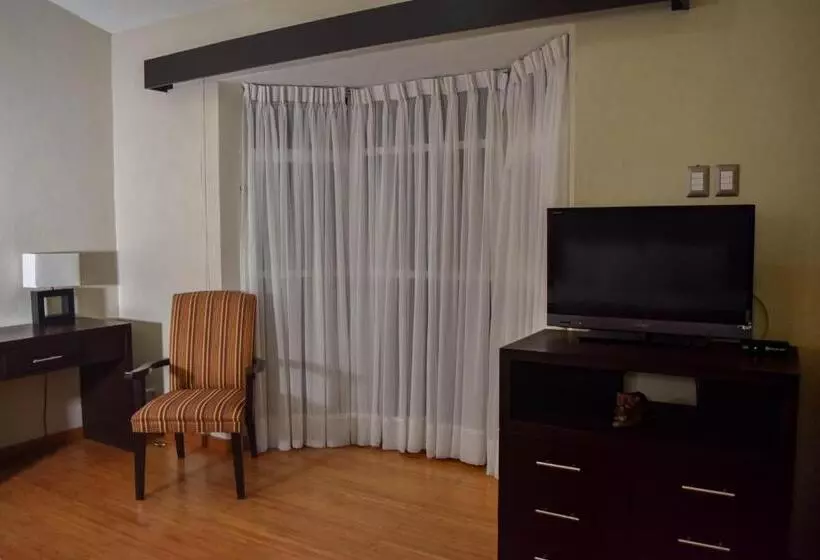 اتاق اجرایی با تخت بزرگ, Es Villa Mercedes San Cristobal