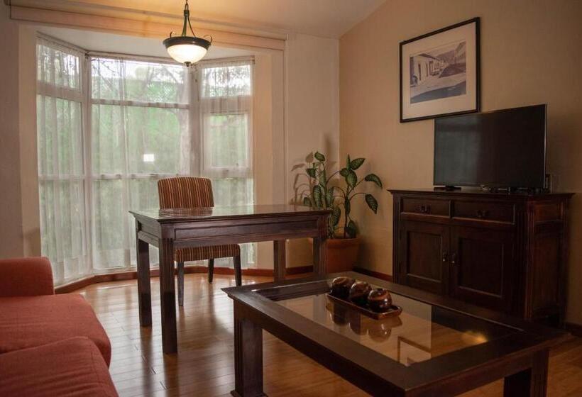 デラックススイート, Es Villa Mercedes San Cristobal