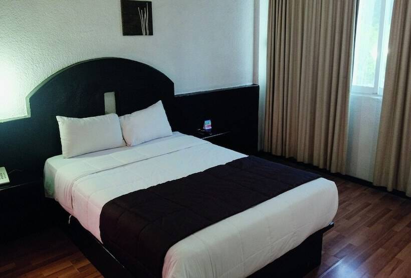Номер Стандарт, Hi Hotel Impala Queretaro