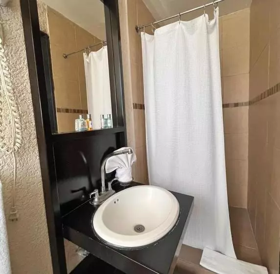 اتاق استاندارد با 2 تخت دوبل, Hi Hotel Impala Queretaro