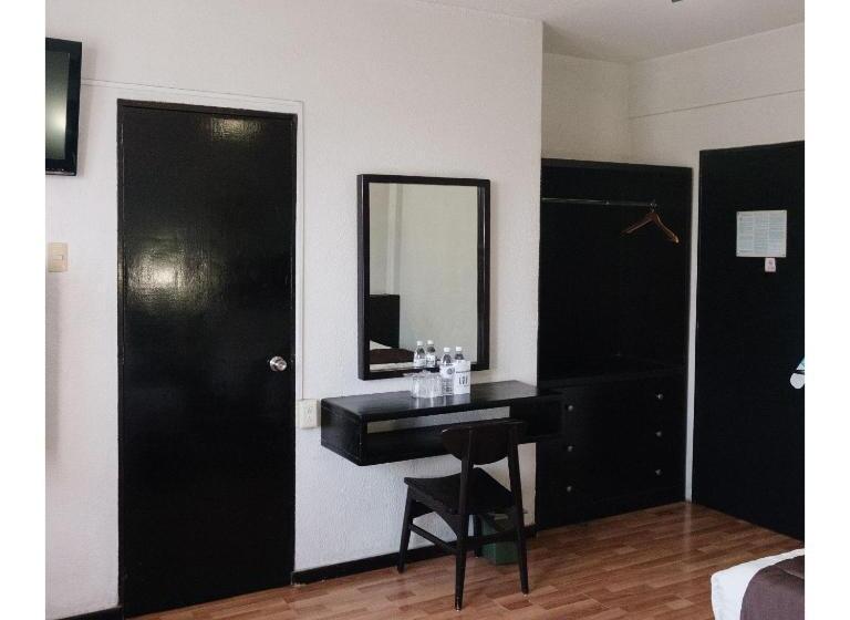 Номер Стандарт 2 Двуспальные Кровати, Hi Hotel Impala Queretaro