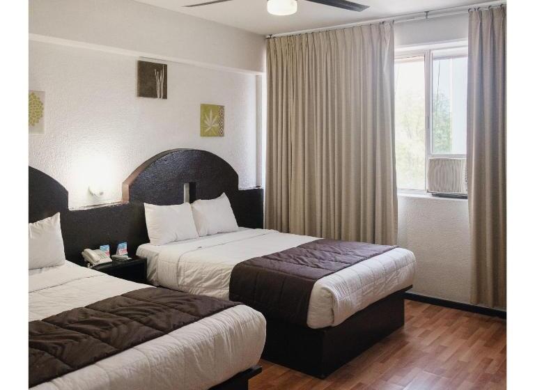 Номер Стандарт 2 Двуспальные Кровати, Hi Hotel Impala Queretaro