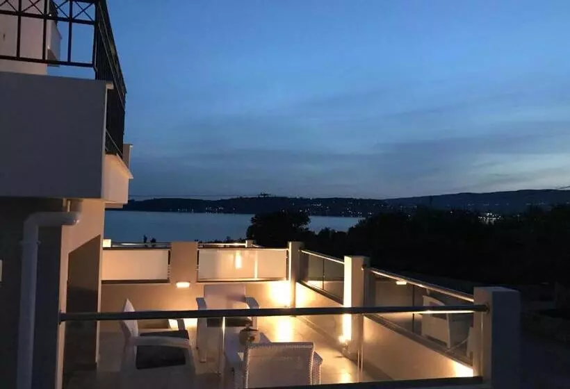 Superior Room with Terrace, Limanaki