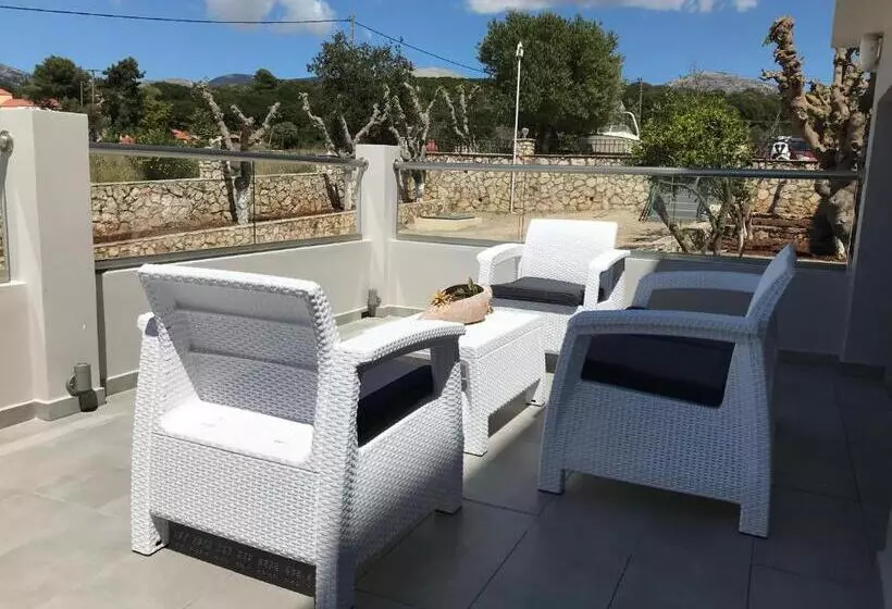 Superior Room with Terrace, Limanaki