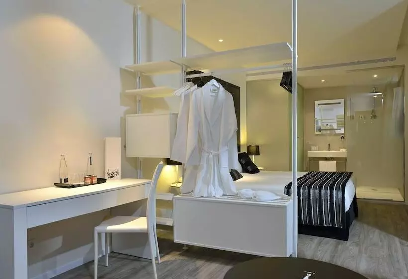 اتاق اساندارد با چشم‌انداز جانبی به دریا, Melia South Beach