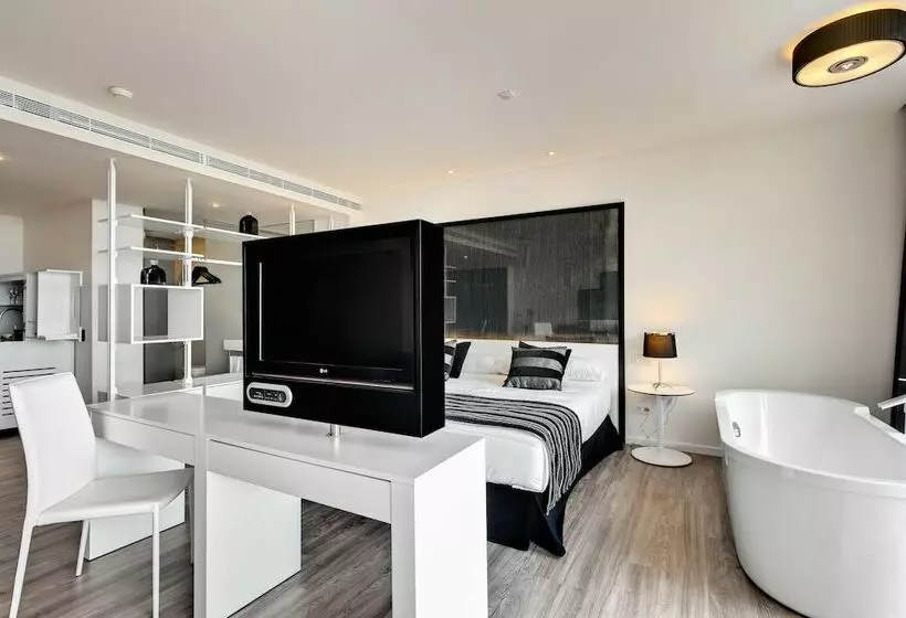 سوییت جونیور با چشم‌انداز دریا, Melia South Beach
