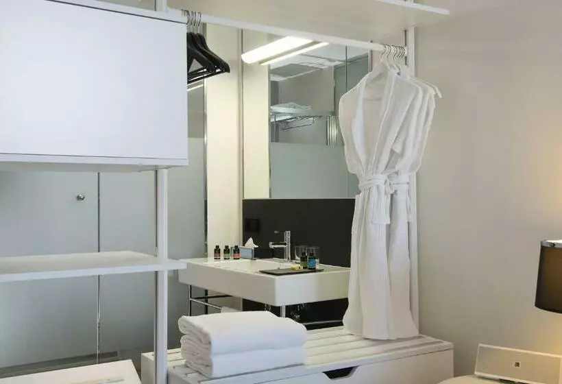 اتاق استاندارد با چشم‌انداز دریا, Melia South Beach