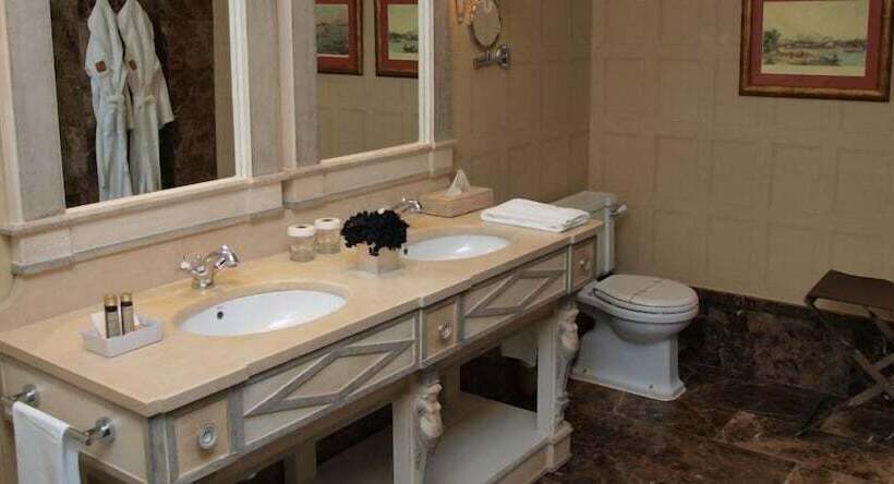 חדר משפחתי, Palacio Urgoiti