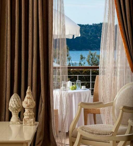 디럭스 주니어 스위트, Princess Resort, Santikos Collection