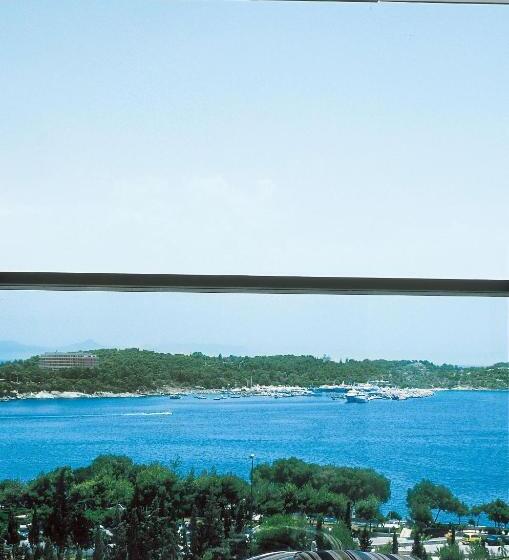 جناح جونيور, The Roc Club, A Grecotel Hotel To Live