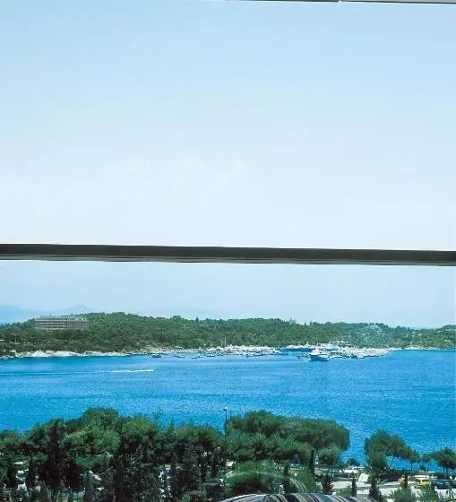 سوییت جونیور, The Roc Club, A Grecotel Hotel To Live