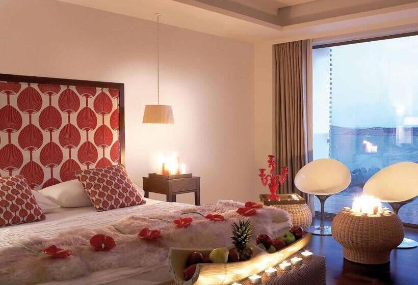 سوییت جونیور, The Roc Club, A Grecotel Hotel To Live