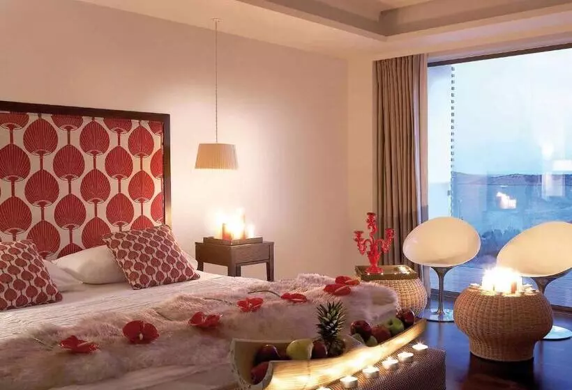 سوییت جونیور, The Roc Club, A Grecotel Hotel To Live