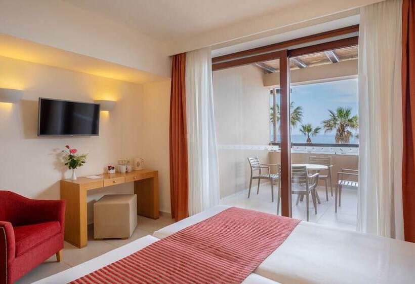 Семейный Номер, Blue Sea Beach Affiliated by Melia