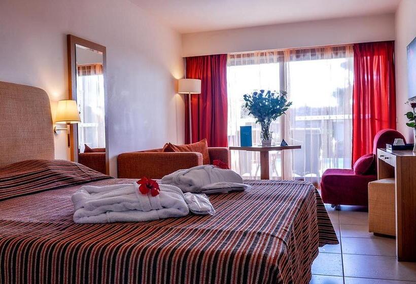 Полулюкс с Бассейном, Blue Sea Beach Affiliated by Melia