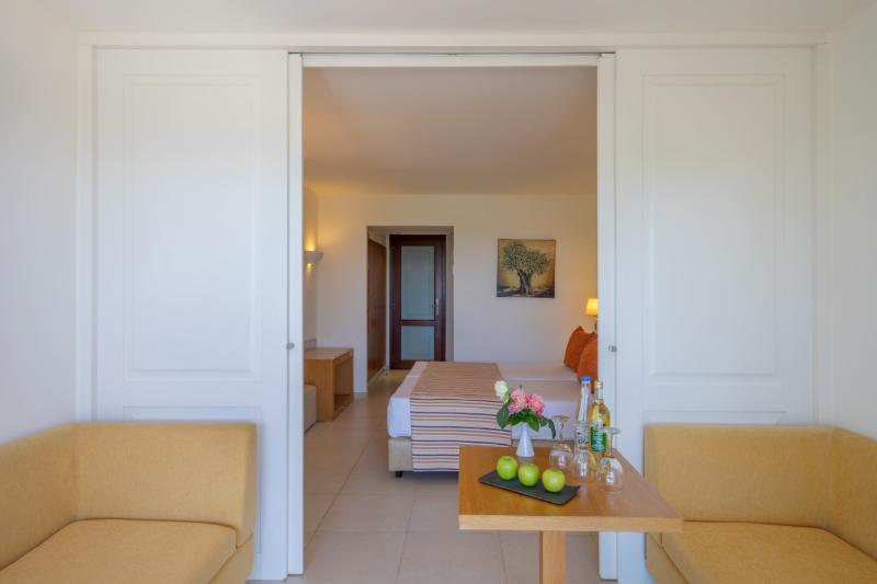 Семейный Номер, Blue Sea Beach Affiliated by Melia