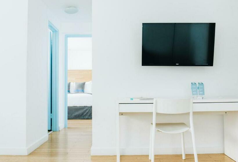 جناح, Aqua Hotel & Suites