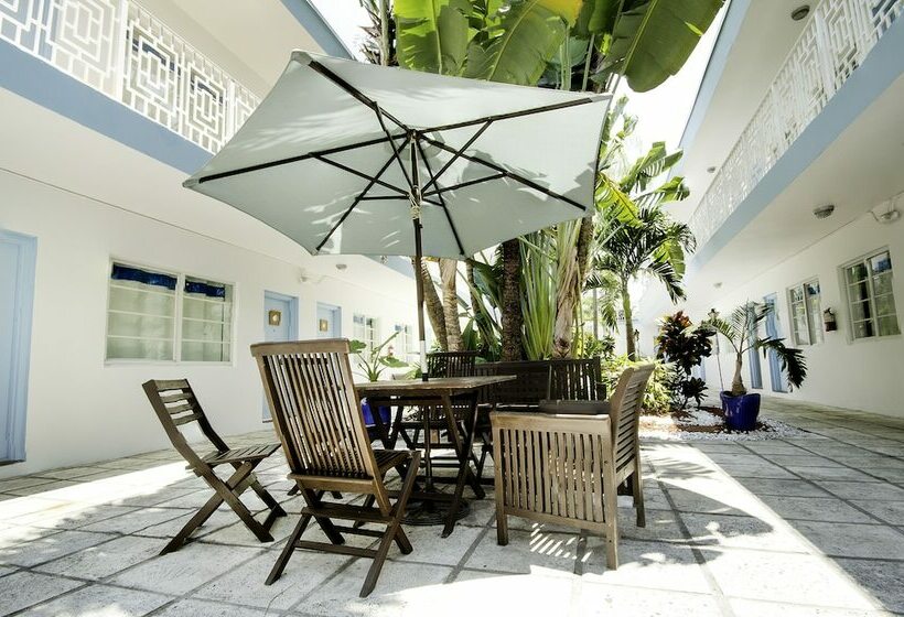 جناح جونيور, Aqua Hotel & Suites