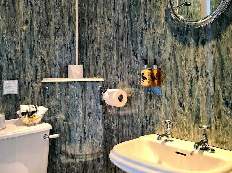 חדר סטנדרט, Ceilidh Donia