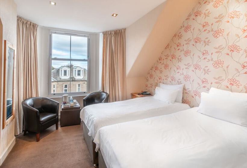 חדר סטנדרט לשלושה, Ceilidh Donia