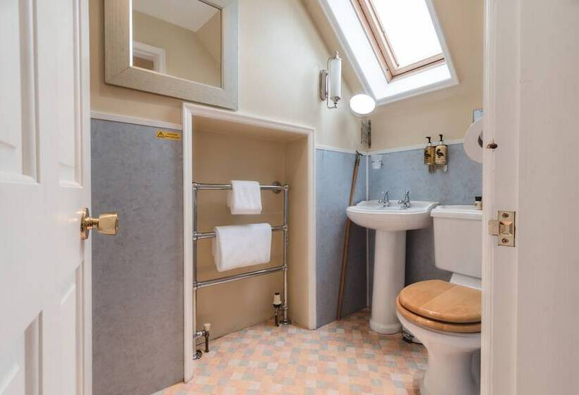 חדר סטנדרט יחיד, Ceilidh Donia