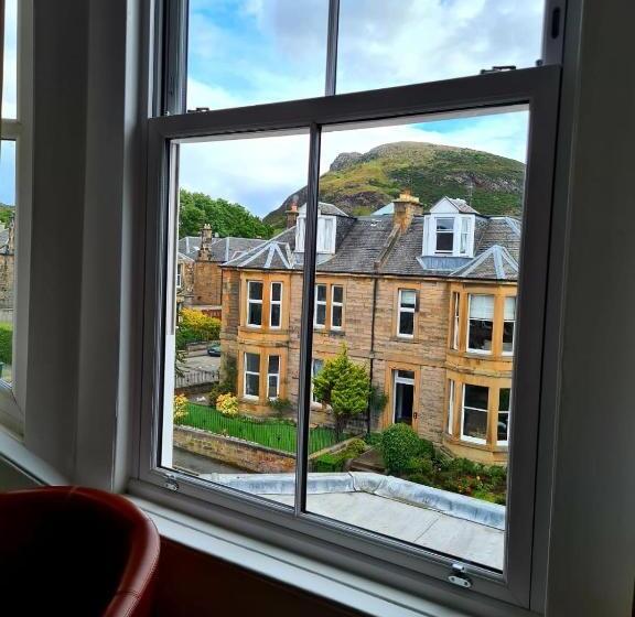 חדר סטנדרט, Ceilidh Donia